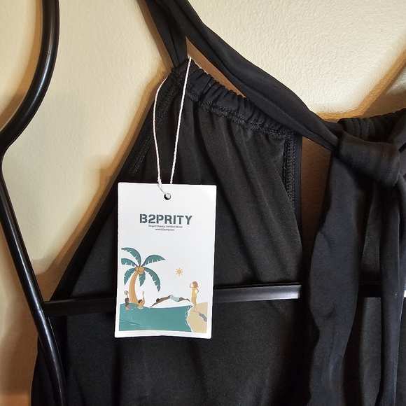 High Neckline Keyhole Black Halter Top One Piece Swimsuit - Picture 5 of 6